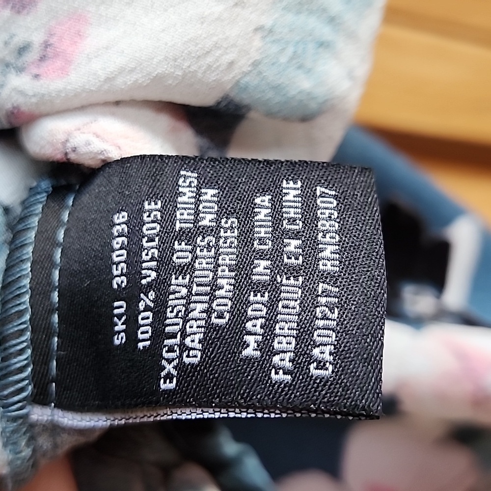 Le Chateau blouse fits Medium - Picture 6 of 10